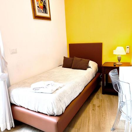 Bed and Breakfast agorà singola con bagno privato adiacente à Naples Extérieur photo